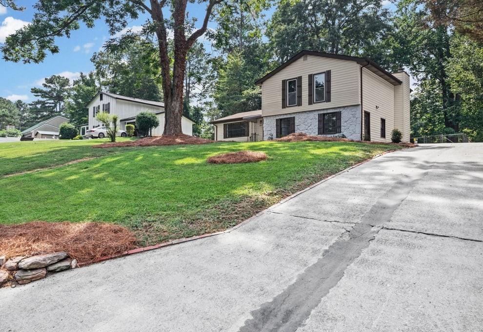 6883 Creekmoor Lane