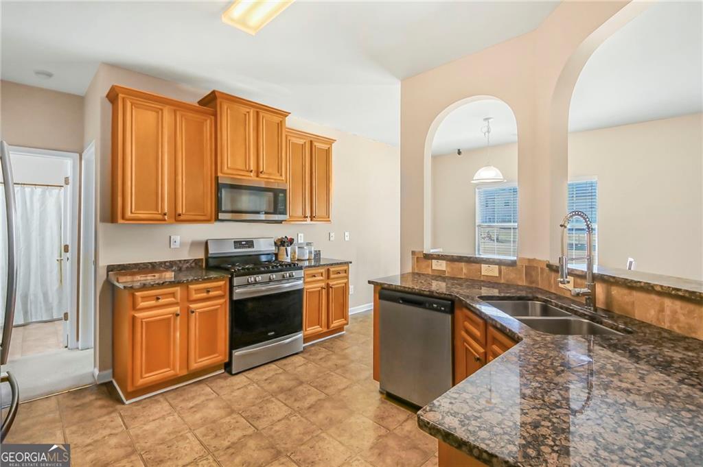 3642 Sunbridge Drive, Snellville, Georgia image 10