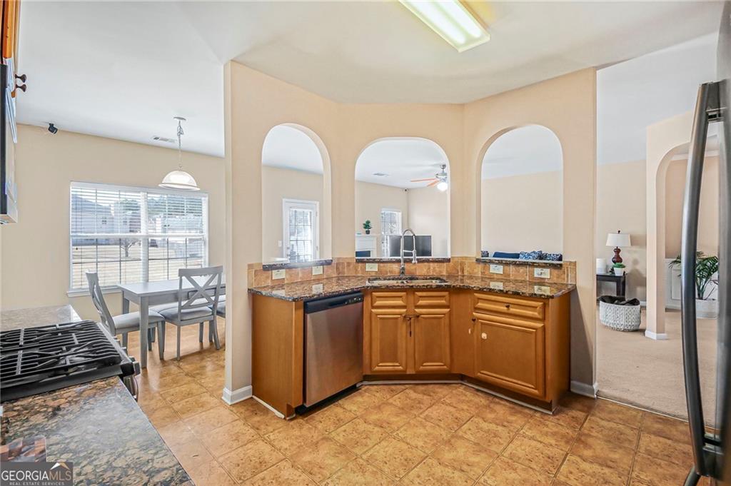 3642 Sunbridge Drive, Snellville, Georgia image 11
