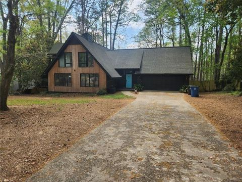 Photo of 240 Summerfield Drive, Alpharetta, GA 30022 (MLS # 7748093)