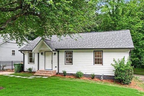 Photo of 987 Lawton Street SW, Atlanta, GA 30310 (MLS # 7782891)