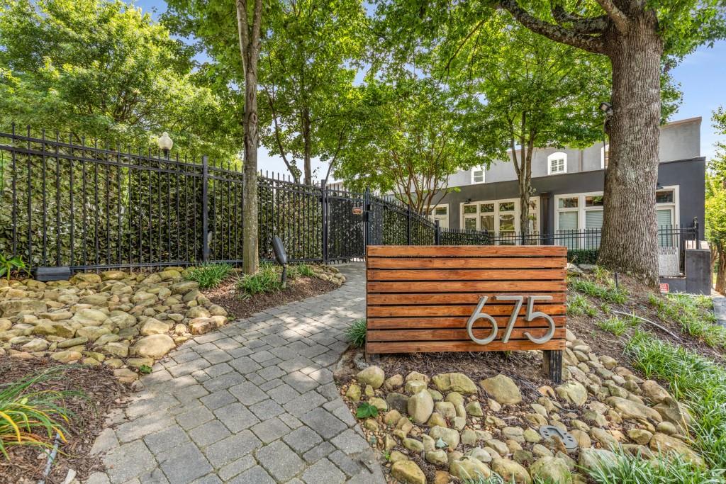675 Greenwood Avenue 125