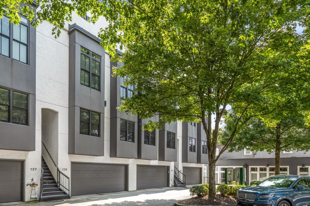 675 Greenwood Avenue 125