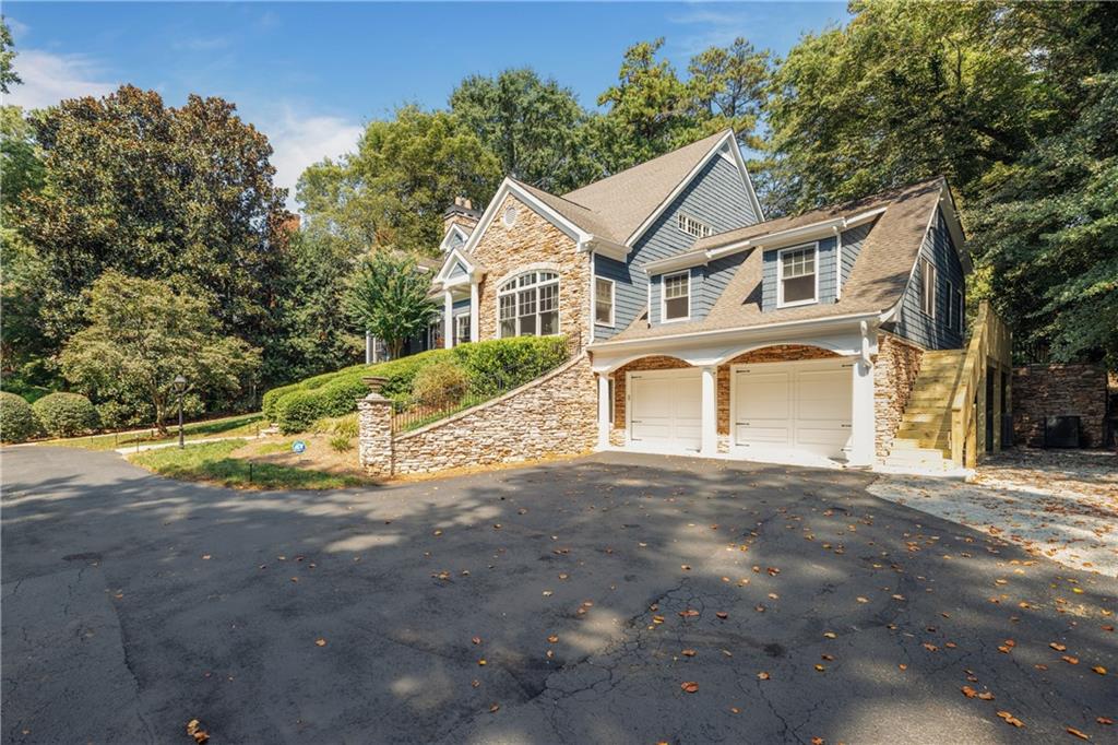 2813 W Roxboro Road NE