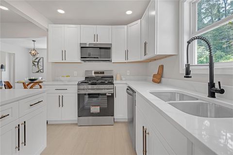 656 S Elizabeth Place NW Atlanta GA 30318