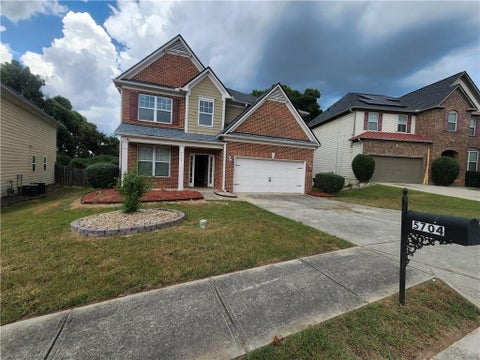 Homes For Sale - 5704 Barrington Run<br/> Union City, GA 30291