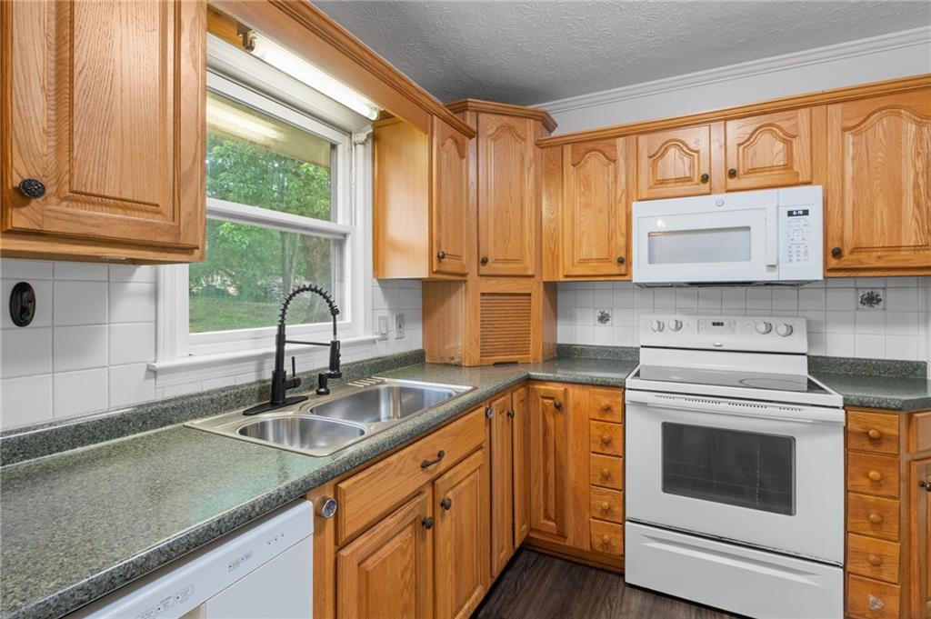 2644 Hickory Valley Drive, Snellville, Georgia image 10