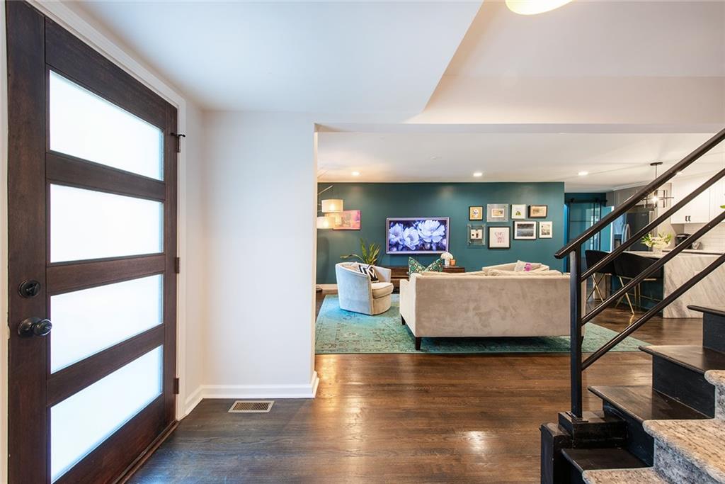7249 Thornhill Lane