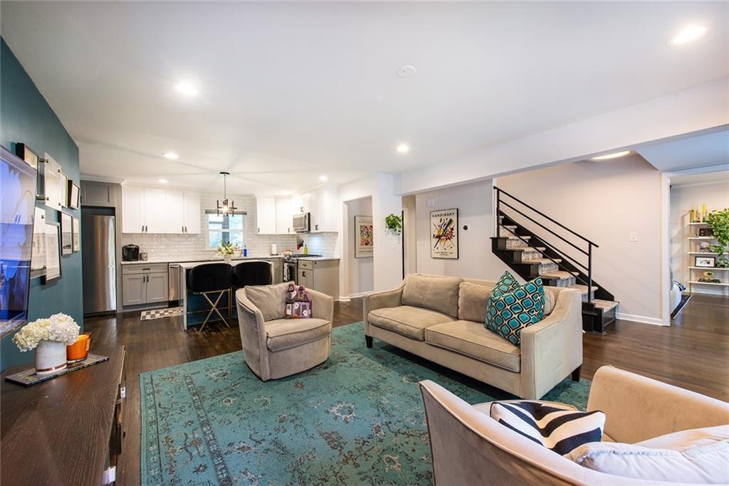 7249 Thornhill Lane