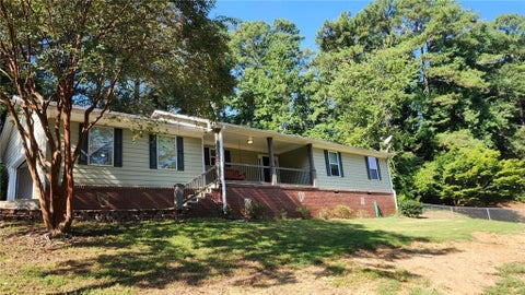 Homes For Rent - 2270 Pine Stream Court<br/> Lawrenceville, GA 30043