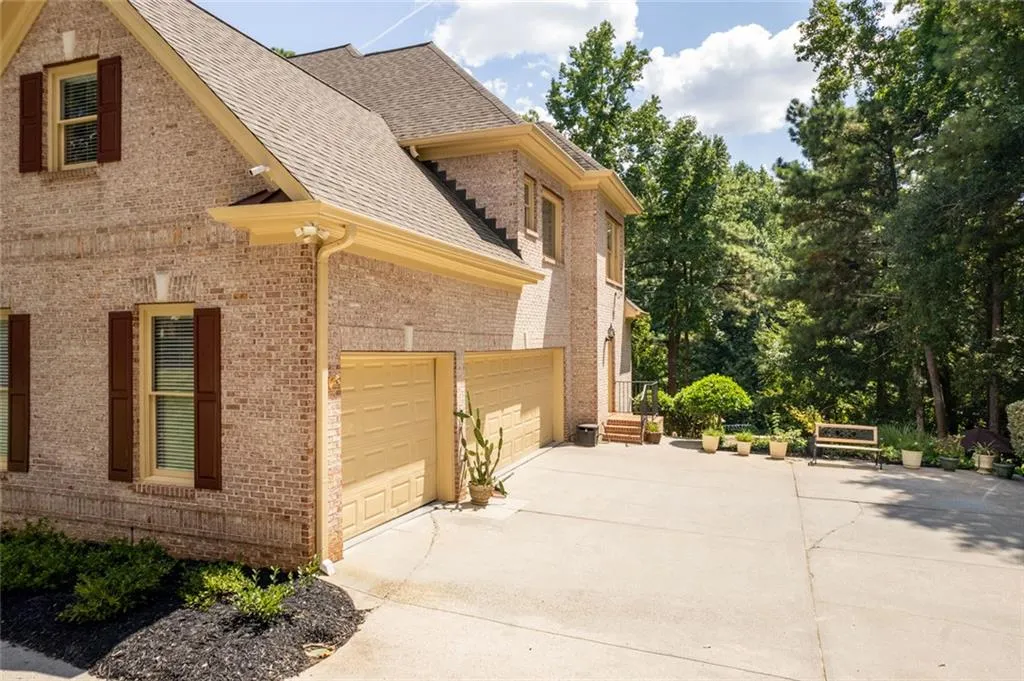 Alpharetta, Georgia 30022, United States, 5 Bedrooms Bedrooms, ,5 BathroomsBathrooms,Residential,Pending,182515