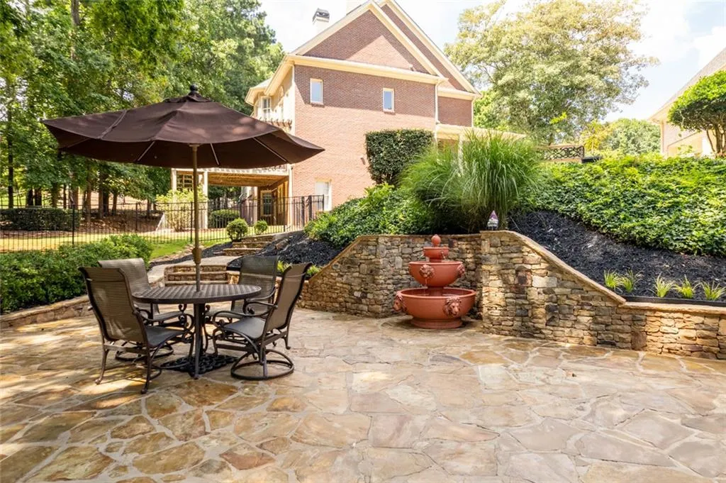 Alpharetta, Georgia 30022, United States, 5 Bedrooms Bedrooms, ,5 BathroomsBathrooms,Residential,Pending,182515