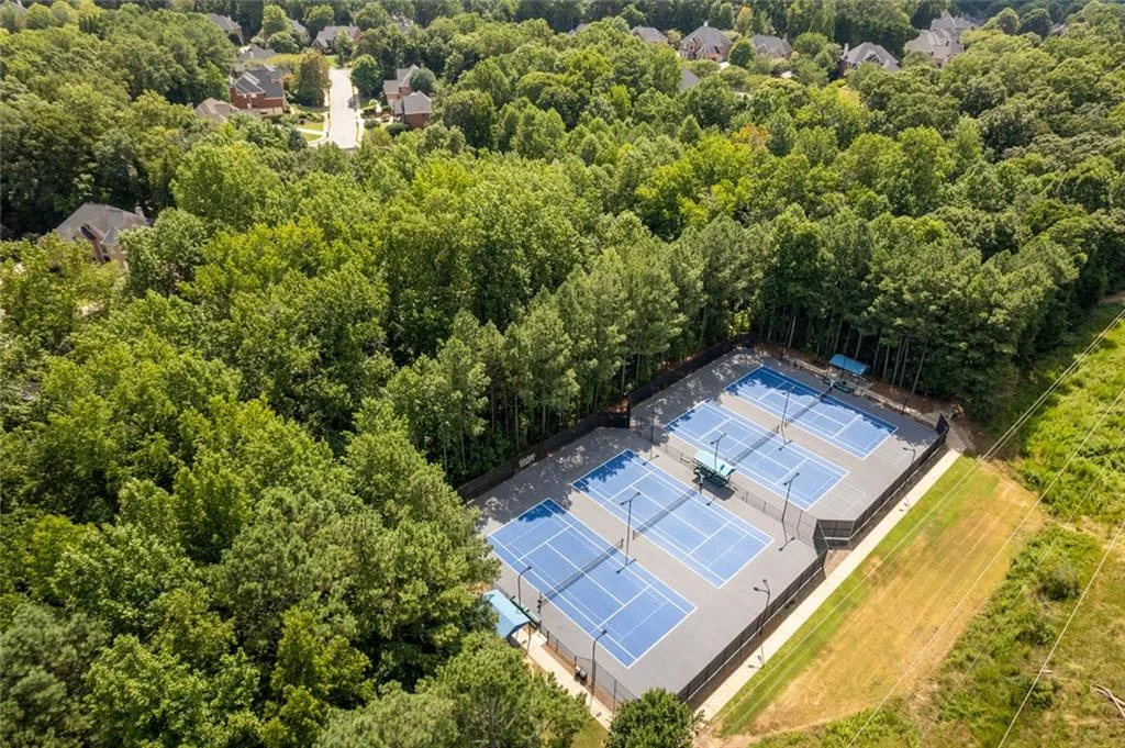 Alpharetta, Georgia 30022, United States, 5 Bedrooms Bedrooms, ,5 BathroomsBathrooms,Residential,Pending,182515