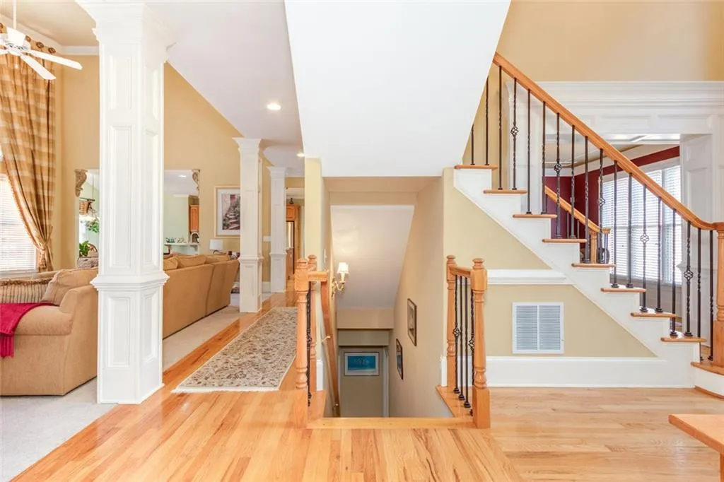 Alpharetta, Georgia 30022, United States, 5 Bedrooms Bedrooms, ,5 BathroomsBathrooms,Residential,Pending,182515