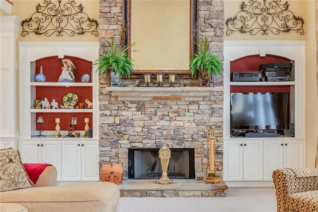 Alpharetta, Georgia 30022, United States, 5 Bedrooms Bedrooms, ,5 BathroomsBathrooms,Residential,Pending,182515