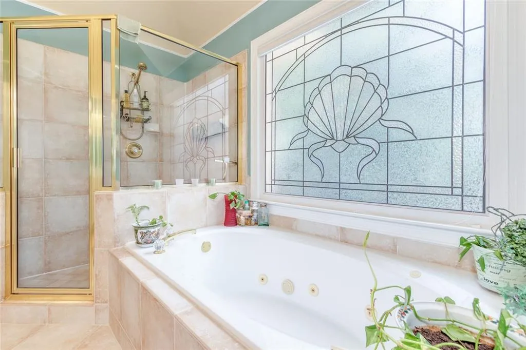 Alpharetta, Georgia 30022, United States, 5 Bedrooms Bedrooms, ,5 BathroomsBathrooms,Residential,Pending,182515