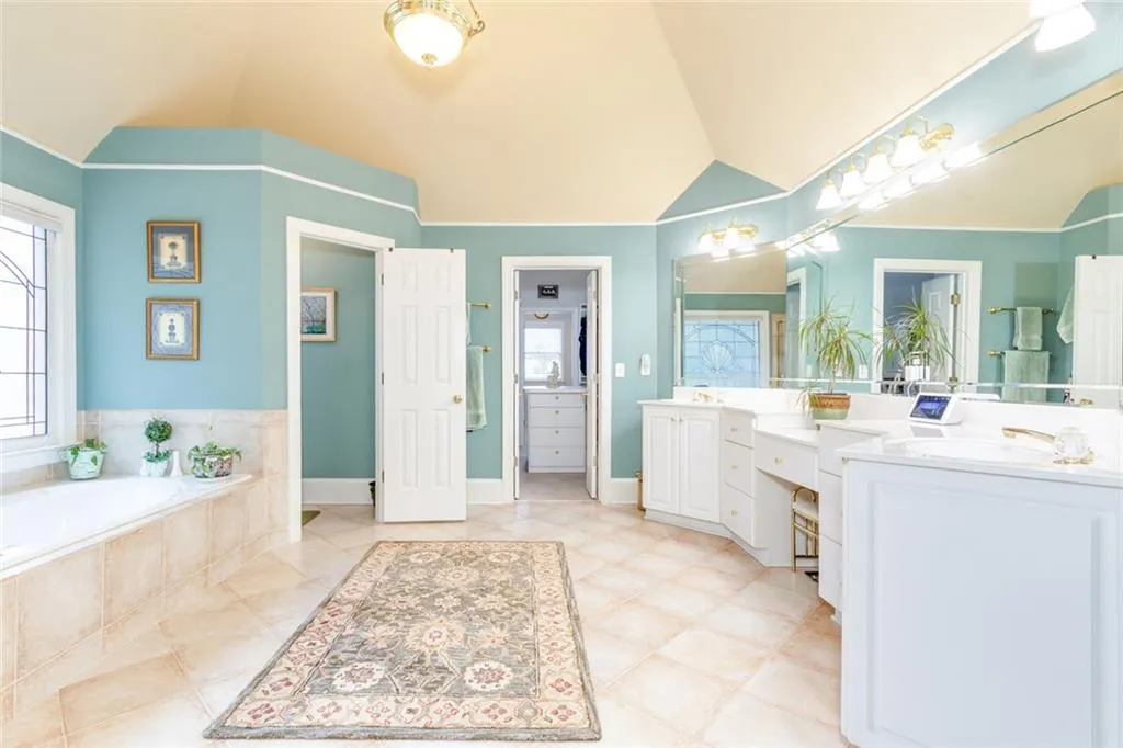 Alpharetta, Georgia 30022, United States, 5 Bedrooms Bedrooms, ,5 BathroomsBathrooms,Residential,Pending,182515