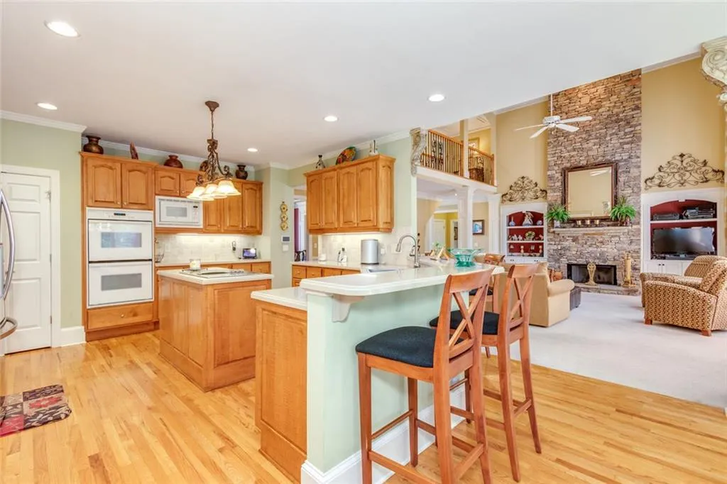 Alpharetta, Georgia 30022, United States, 5 Bedrooms Bedrooms, ,5 BathroomsBathrooms,Residential,Pending,182515