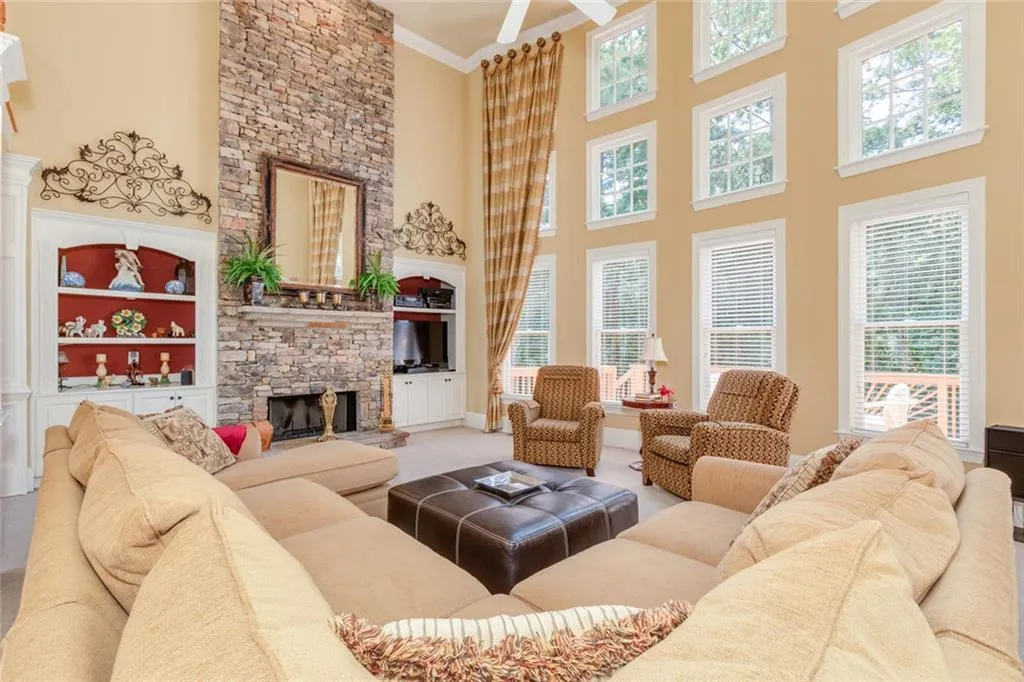 Alpharetta, Georgia 30022, United States, 5 Bedrooms Bedrooms, ,5 BathroomsBathrooms,Residential,Pending,182515