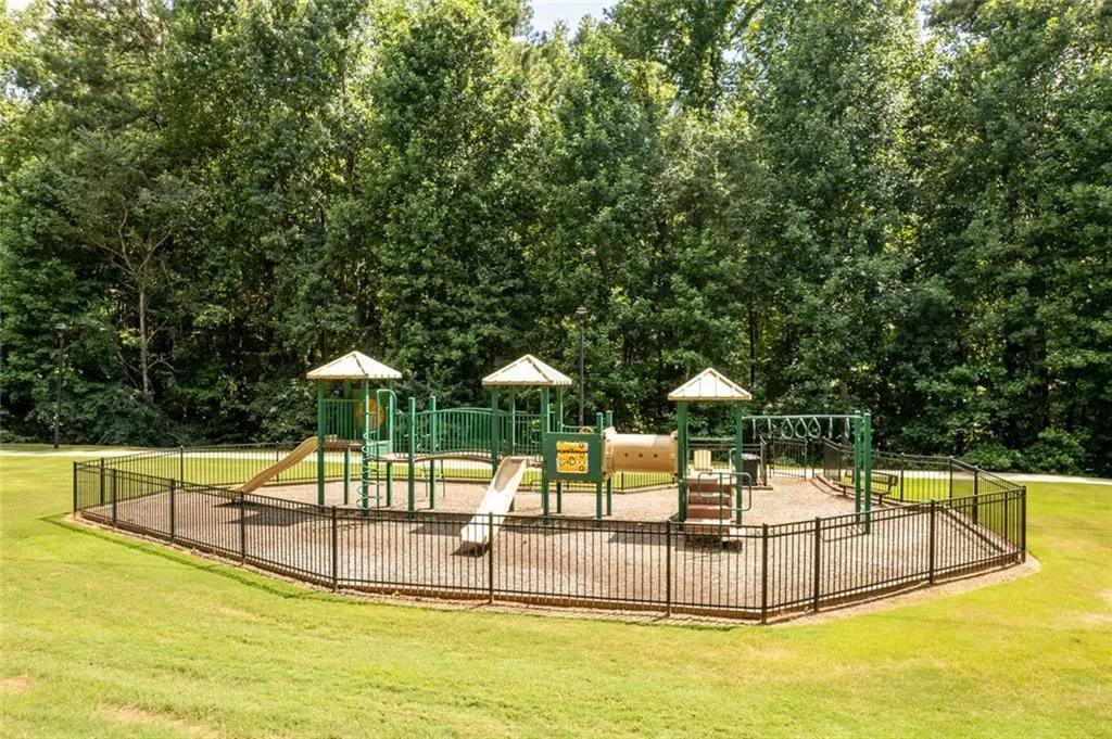 Alpharetta, Georgia 30022, United States, 5 Bedrooms Bedrooms, ,5 BathroomsBathrooms,Residential,Pending,182515