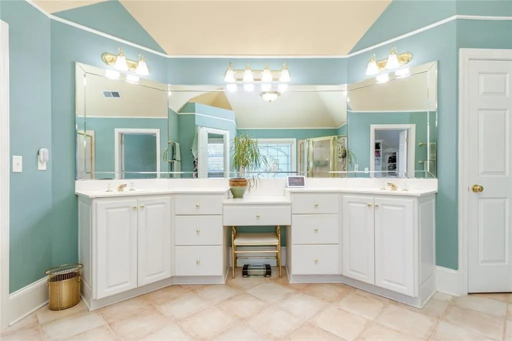 Alpharetta, Georgia 30022, United States, 5 Bedrooms Bedrooms, ,5 BathroomsBathrooms,Residential,Pending,182515