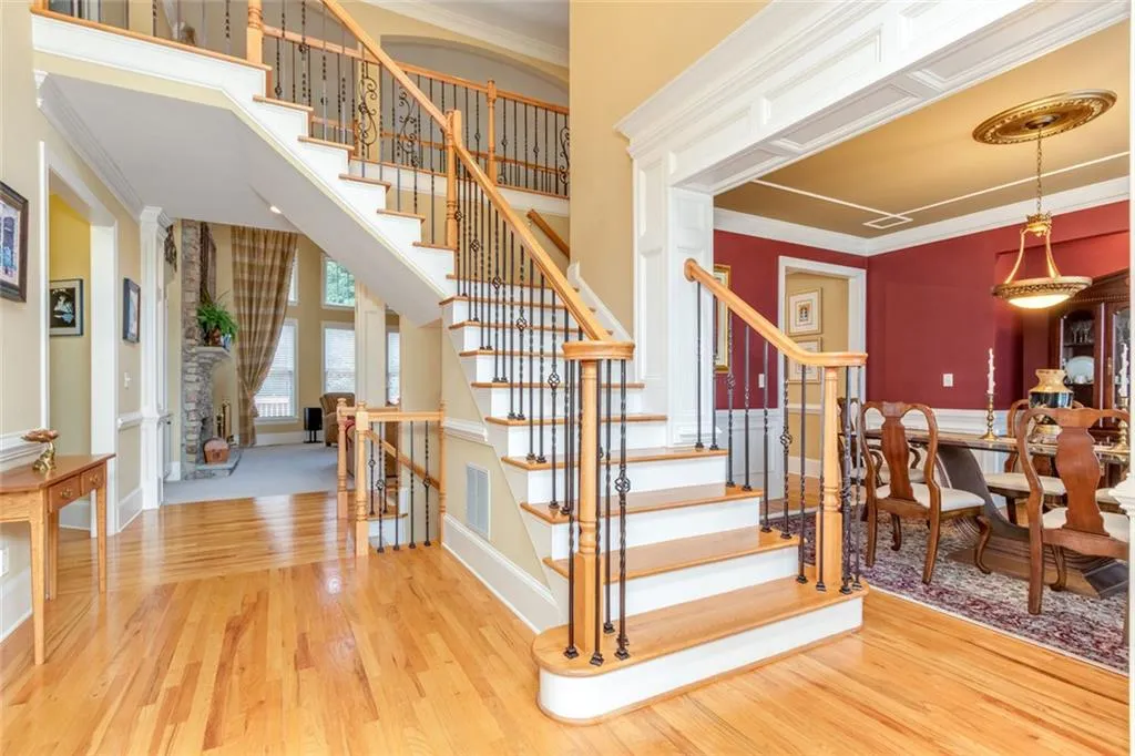 Alpharetta, Georgia 30022, United States, 5 Bedrooms Bedrooms, ,5 BathroomsBathrooms,Residential,Pending,182515