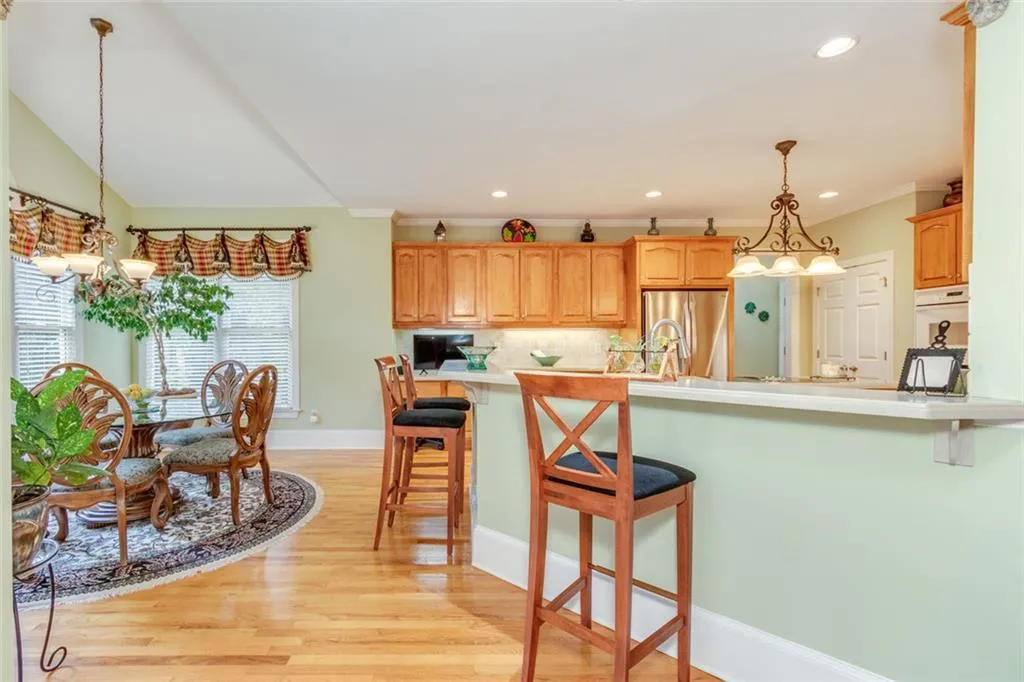 Alpharetta, Georgia 30022, United States, 5 Bedrooms Bedrooms, ,5 BathroomsBathrooms,Residential,Pending,182515