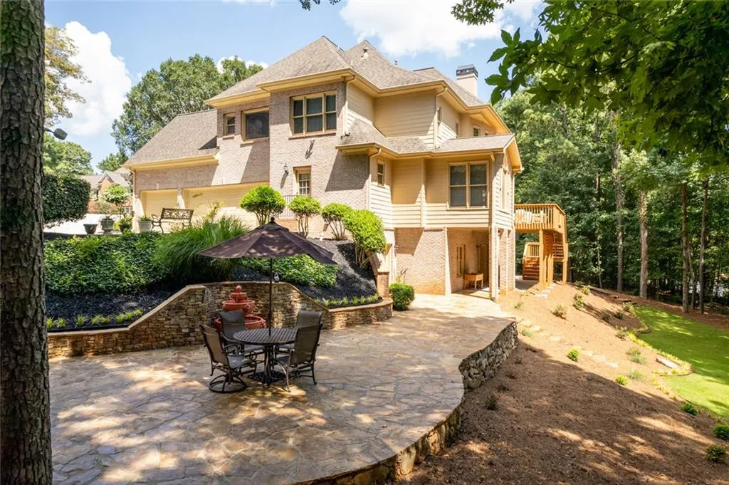 Alpharetta, Georgia 30022, United States, 5 Bedrooms Bedrooms, ,5 BathroomsBathrooms,Residential,Pending,182515