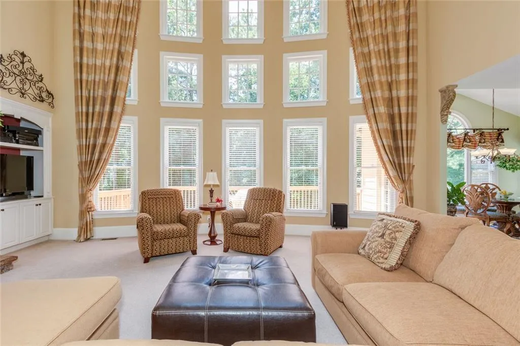 Alpharetta, Georgia 30022, United States, 5 Bedrooms Bedrooms, ,5 BathroomsBathrooms,Residential,Pending,182515