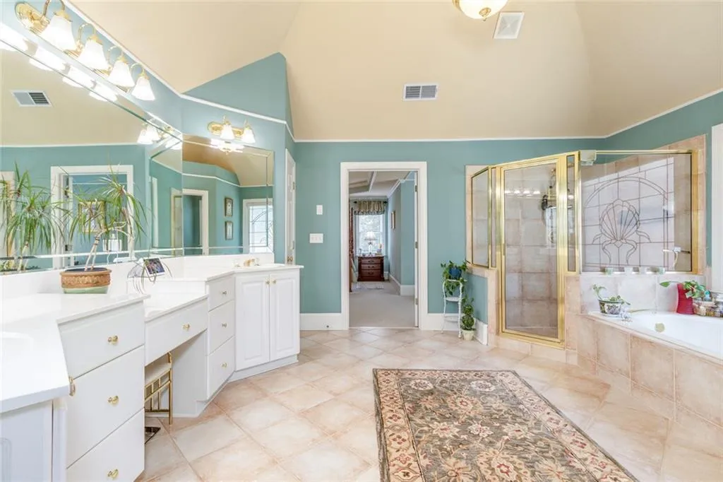 Alpharetta, Georgia 30022, United States, 5 Bedrooms Bedrooms, ,5 BathroomsBathrooms,Residential,Pending,182515