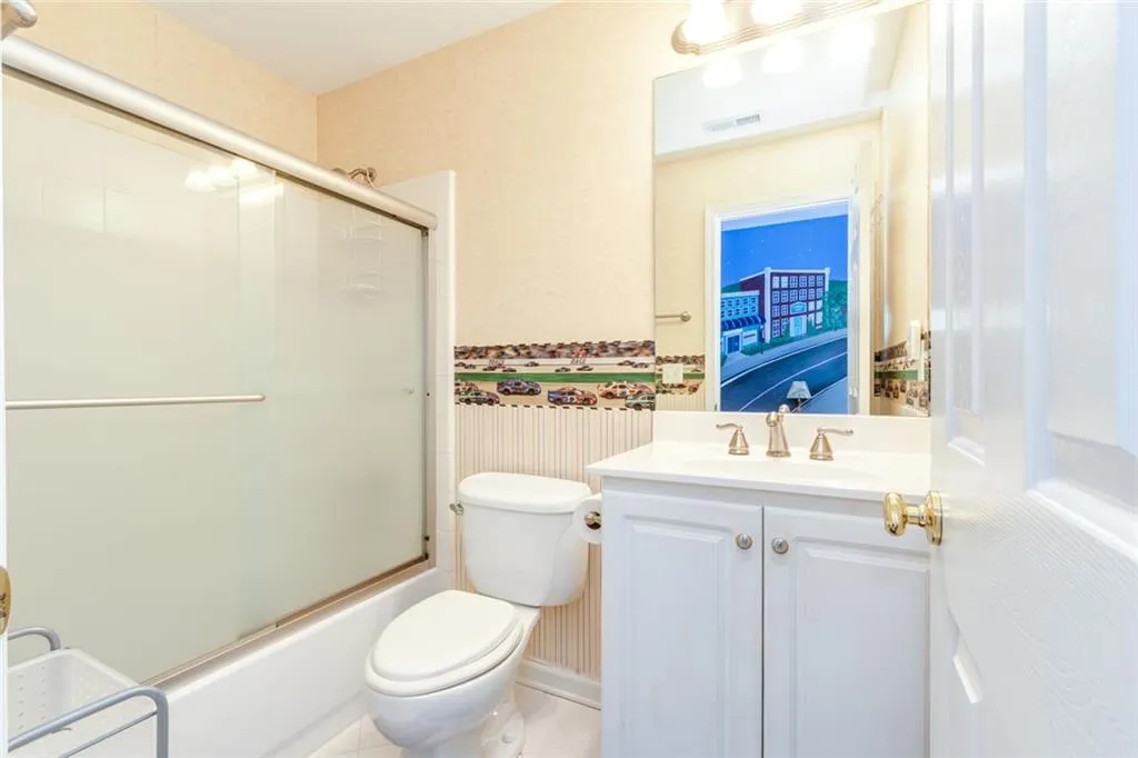 Alpharetta, Georgia 30022, United States, 5 Bedrooms Bedrooms, ,5 BathroomsBathrooms,Residential,Pending,182515