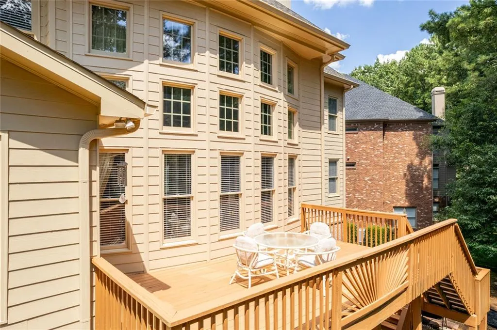 Alpharetta, Georgia 30022, United States, 5 Bedrooms Bedrooms, ,5 BathroomsBathrooms,Residential,Pending,182515