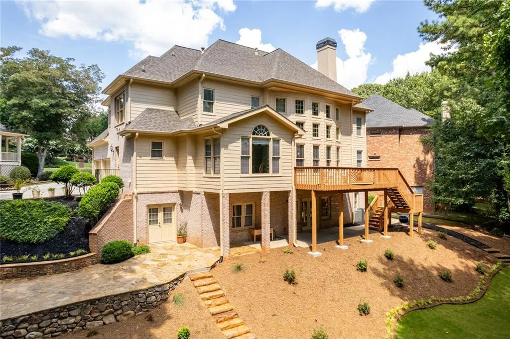 Alpharetta, Georgia 30022, United States, 5 Bedrooms Bedrooms, ,5 BathroomsBathrooms,Residential,Pending,182515