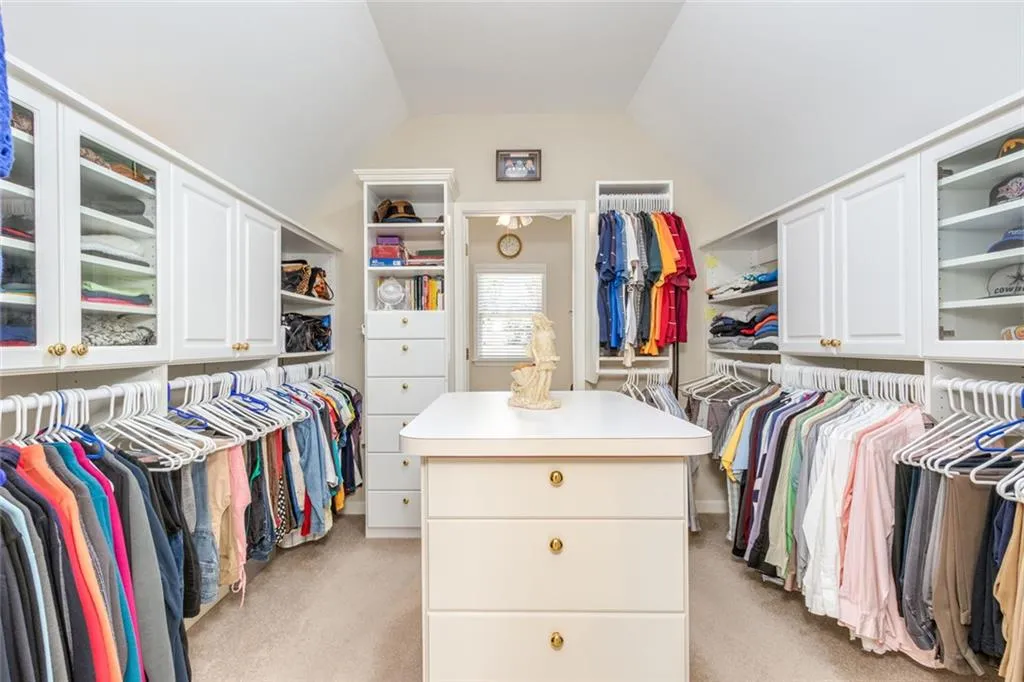 Alpharetta, Georgia 30022, United States, 5 Bedrooms Bedrooms, ,5 BathroomsBathrooms,Residential,Pending,182515