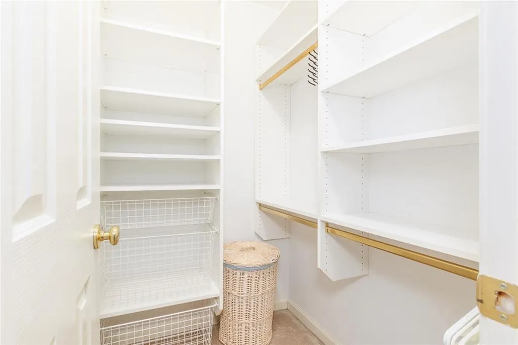 Alpharetta, Georgia 30022, United States, 5 Bedrooms Bedrooms, ,5 BathroomsBathrooms,Residential,Pending,182515