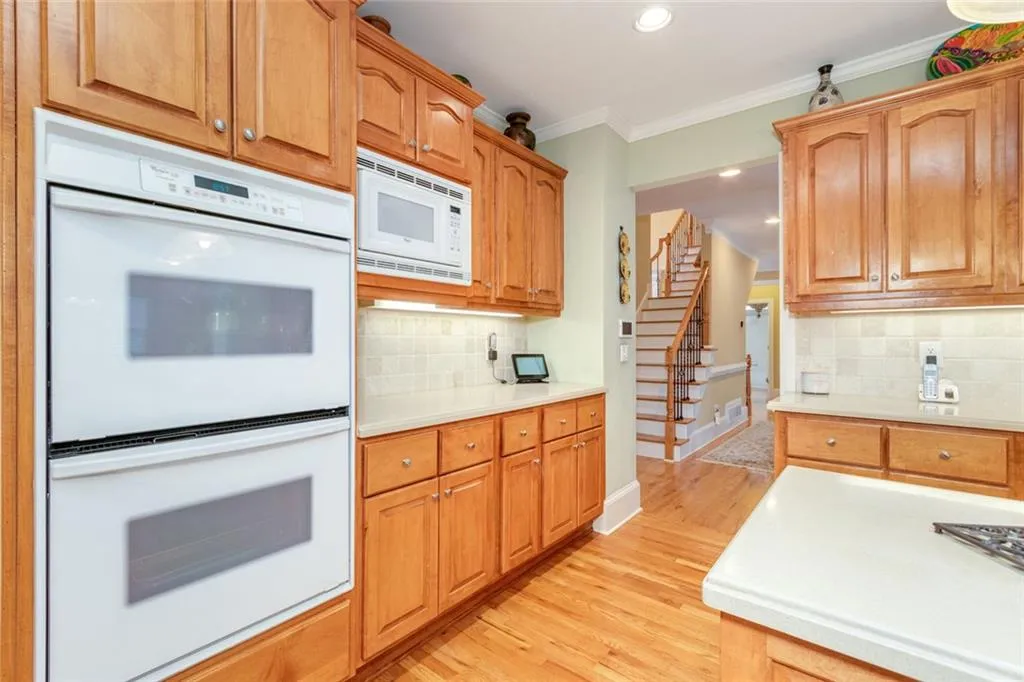 Alpharetta, Georgia 30022, United States, 5 Bedrooms Bedrooms, ,5 BathroomsBathrooms,Residential,Pending,182515