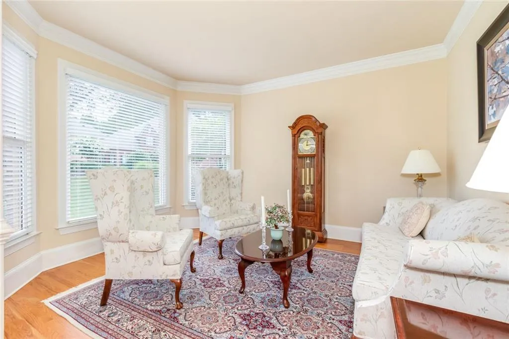 Alpharetta, Georgia 30022, United States, 5 Bedrooms Bedrooms, ,5 BathroomsBathrooms,Residential,Pending,182515