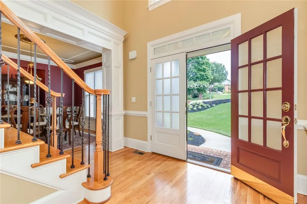 Alpharetta, Georgia 30022, United States, 5 Bedrooms Bedrooms, ,5 BathroomsBathrooms,Residential,Pending,182515