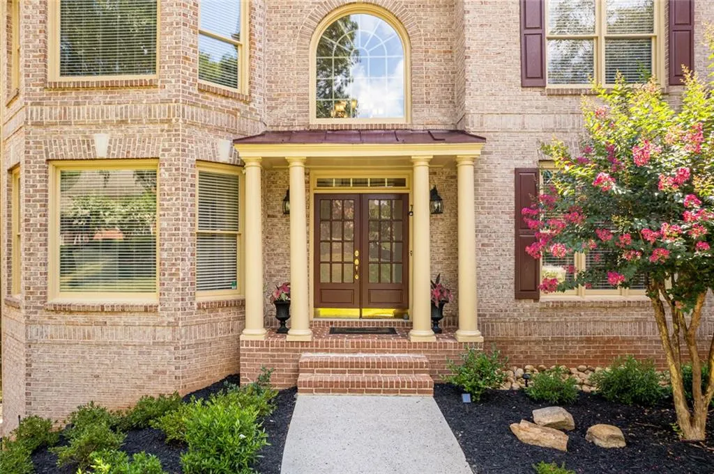 Alpharetta, Georgia 30022, United States, 5 Bedrooms Bedrooms, ,5 BathroomsBathrooms,Residential,Pending,182515