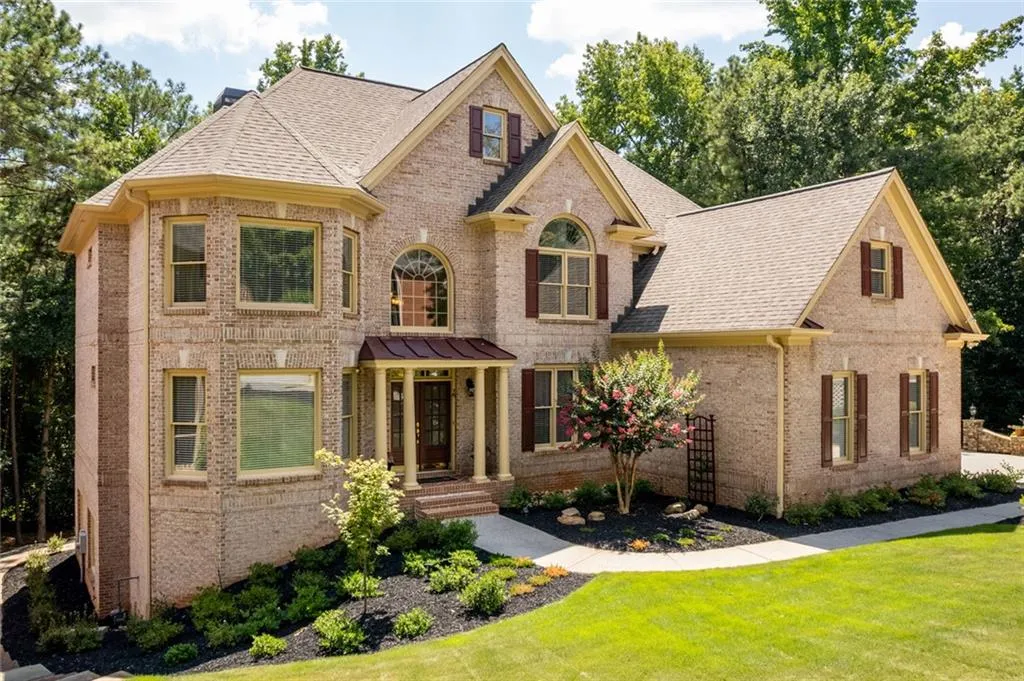 Alpharetta, Georgia 30022, United States, 5 Bedrooms Bedrooms, ,5 BathroomsBathrooms,Residential,Pending,182515