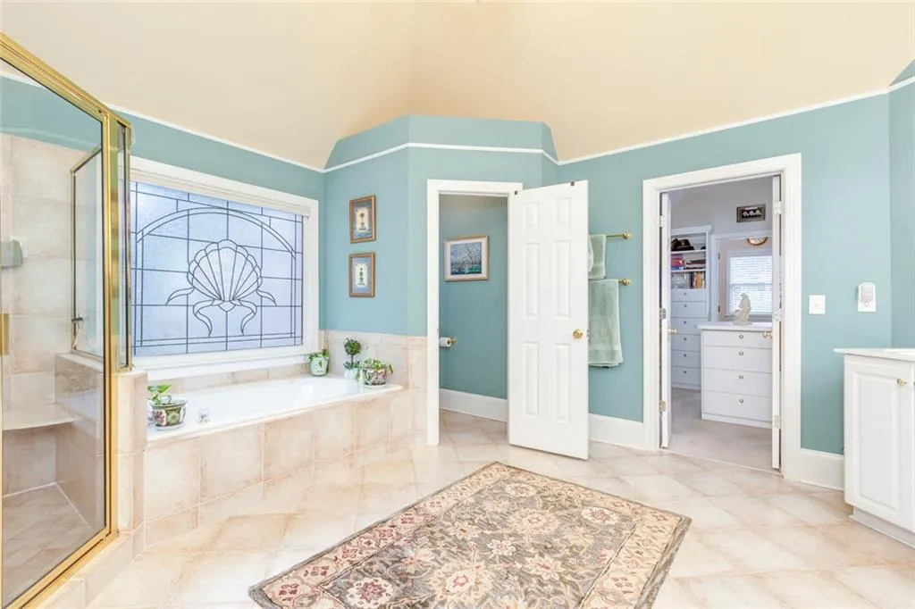 Alpharetta, Georgia 30022, United States, 5 Bedrooms Bedrooms, ,5 BathroomsBathrooms,Residential,Pending,182515