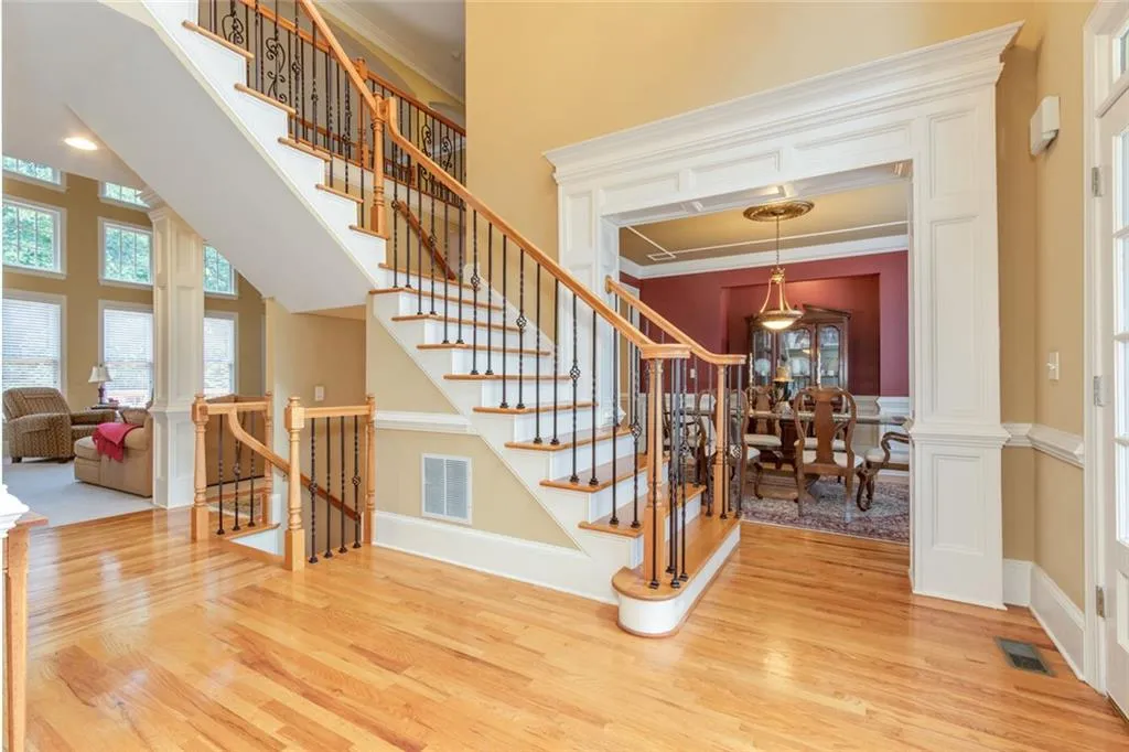 Alpharetta, Georgia 30022, United States, 5 Bedrooms Bedrooms, ,5 BathroomsBathrooms,Residential,Pending,182515