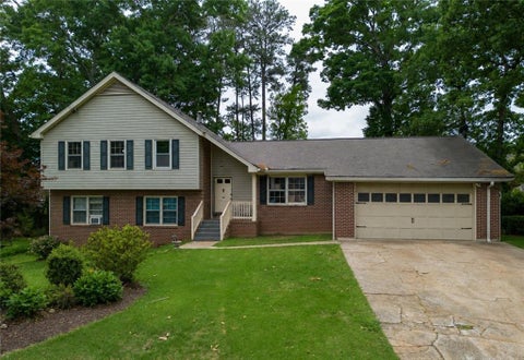 Homes For Sale - 520 Rye House Court<br/> Lawrenceville, GA 30044
