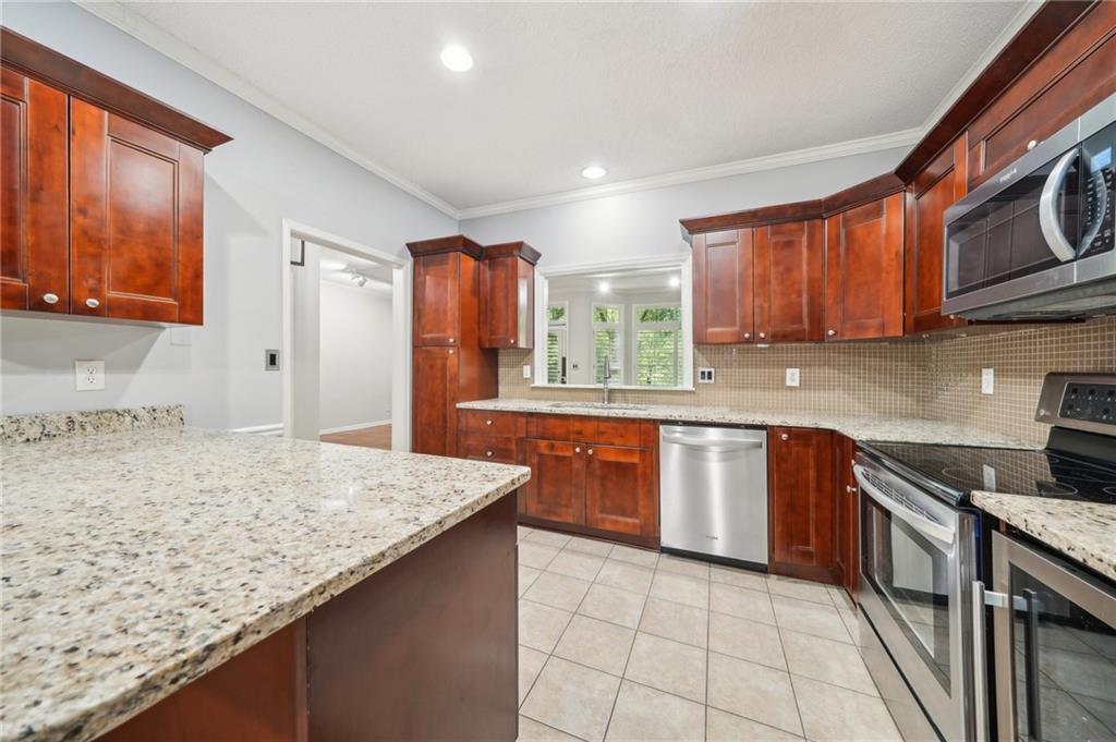 171 Riverview Trail, Roswell, Georgia image 6