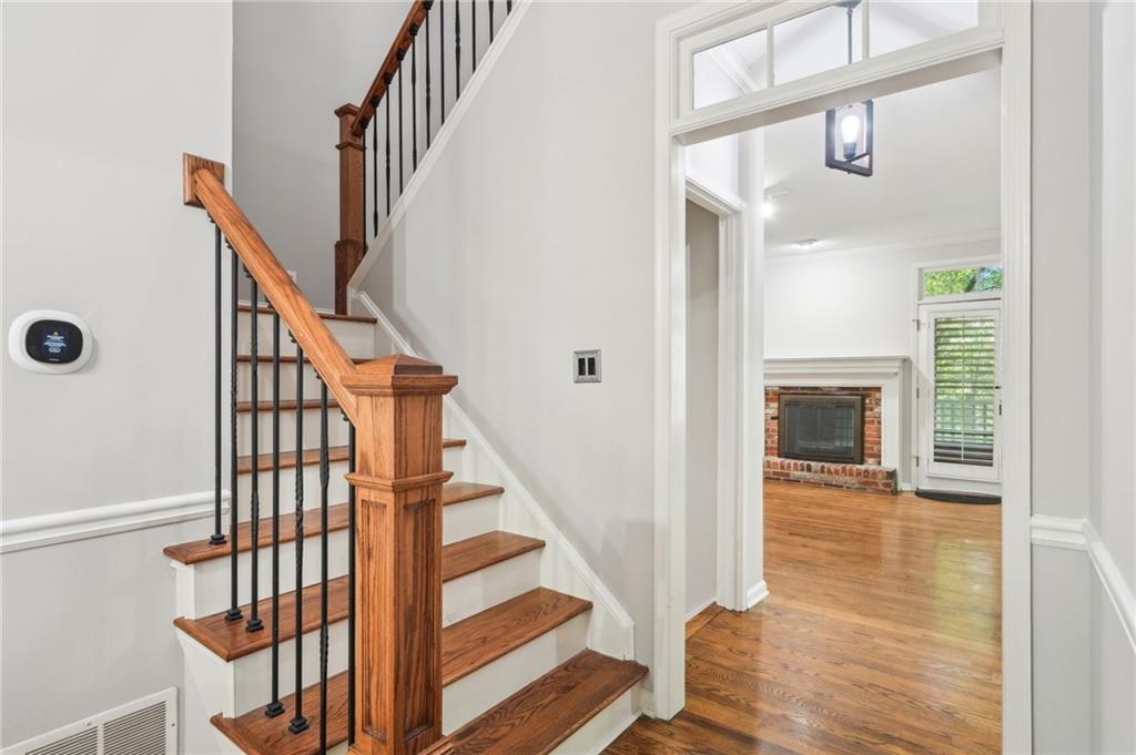 171 Riverview Trail, Roswell, Georgia image 8