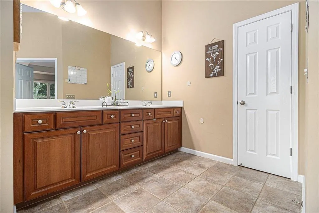 Alpharetta, Georgia 30009, United States, 5 Bedrooms Bedrooms, ,4 BathroomsBathrooms,Residential,Active,182671