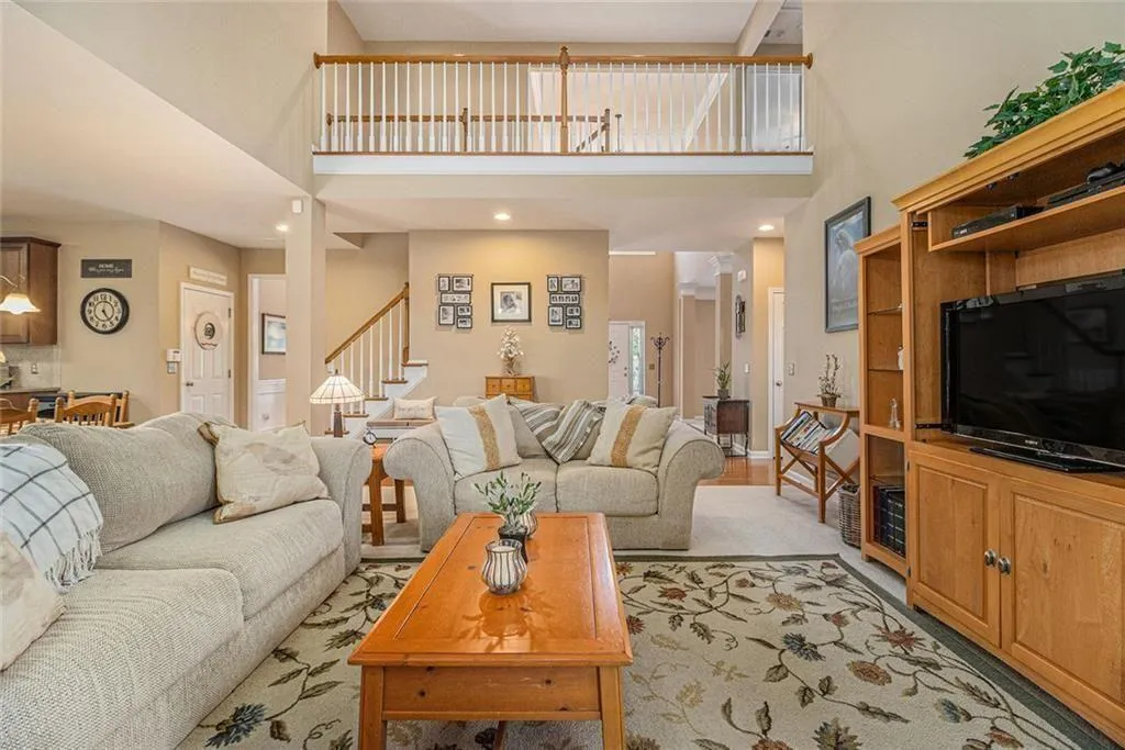 Alpharetta, Georgia 30009, United States, 5 Bedrooms Bedrooms, ,4 BathroomsBathrooms,Residential,Active,182671