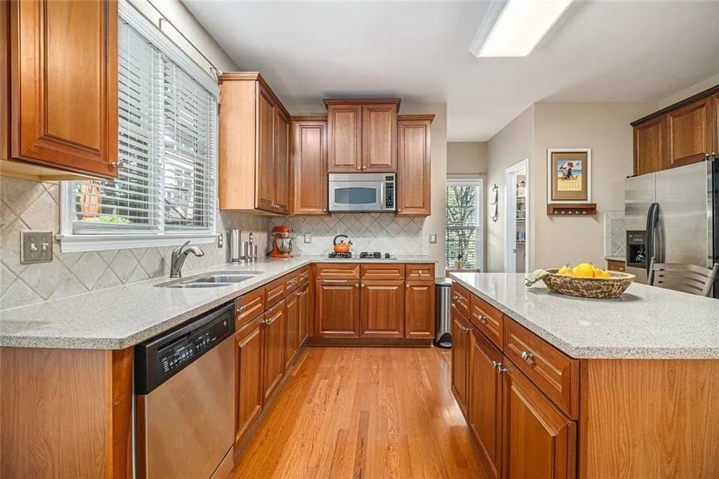 Alpharetta, Georgia 30009, United States, 5 Bedrooms Bedrooms, ,4 BathroomsBathrooms,Residential,Active,182671