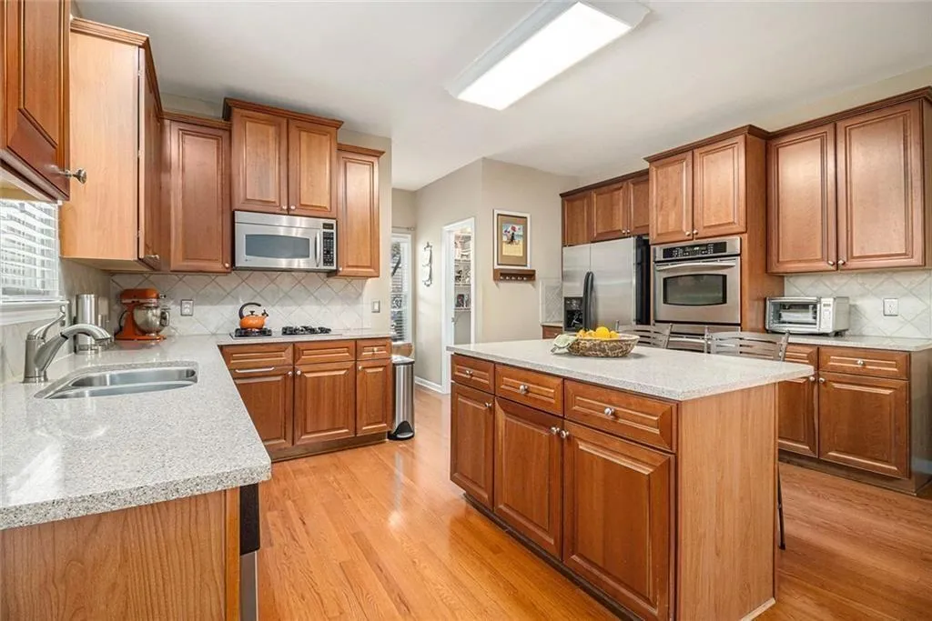 Alpharetta, Georgia 30009, United States, 5 Bedrooms Bedrooms, ,4 BathroomsBathrooms,Residential,Active,182671