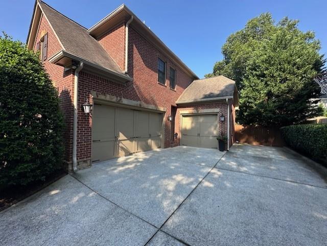 3090 NE Hillview Avenue